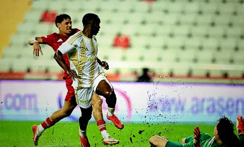 Kayserispor Antalya'da farklı kazandı! 1 kayserispor antalyada farkli kazandi mu2e2gy6