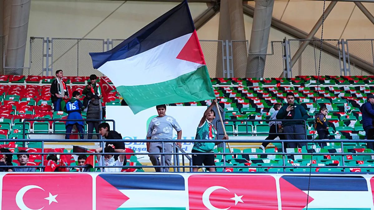 Konya'da tribünler Filistin bayraklarıyla donatıldı! 12 konyada tribunler filistin bayraklariyla donatildi agZuCGyT