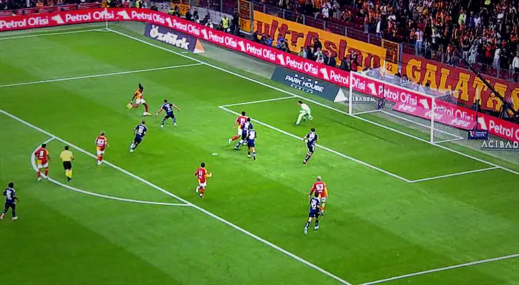 Leao Galatasaray'daki ilk golüne çok yaklaştı 1 leao galatasaraydaki ilk golune cok yaklasti pvByqPp4