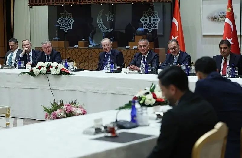 Lider Recep Tayyip Erdoğan Muhteşem Lig'e yükselen kulüpleri kabul etti! 3 lider recep tayyip erdogan muhtesem lige yukselen kulupleri kabul etti 1 t1BMNRnL