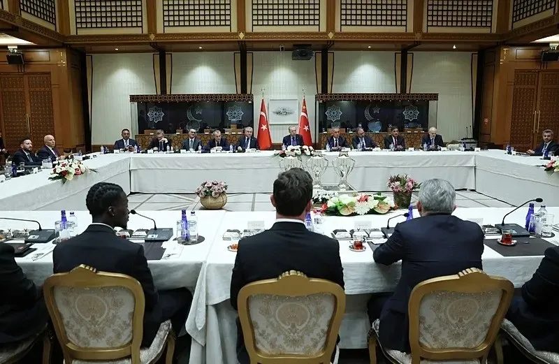 Lider Recep Tayyip Erdoğan Muhteşem Lig'e yükselen kulüpleri kabul etti! 4 lider recep tayyip erdogan muhtesem lige yukselen kulupleri kabul etti 2 wsjjFEdA