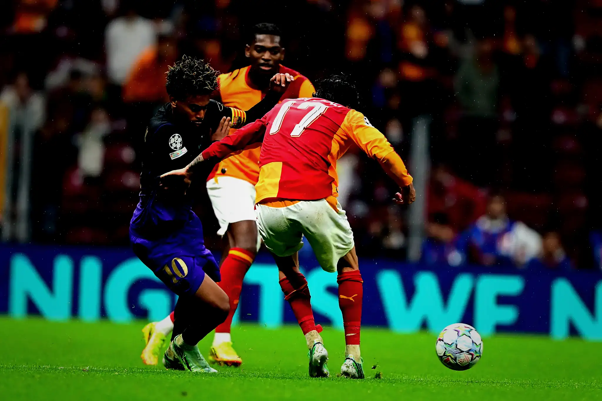 Müelliflerden Galatasaray-Barcelona maçı değerlendirmesi: Jakobs'un stoper başlaması büyük bir dramdır 13 muelliflerden galatasaray barcelona maci degerlendirmesi jakobsun stoper baslamasi buyuk bir dramdir 11 LpA2L89s
