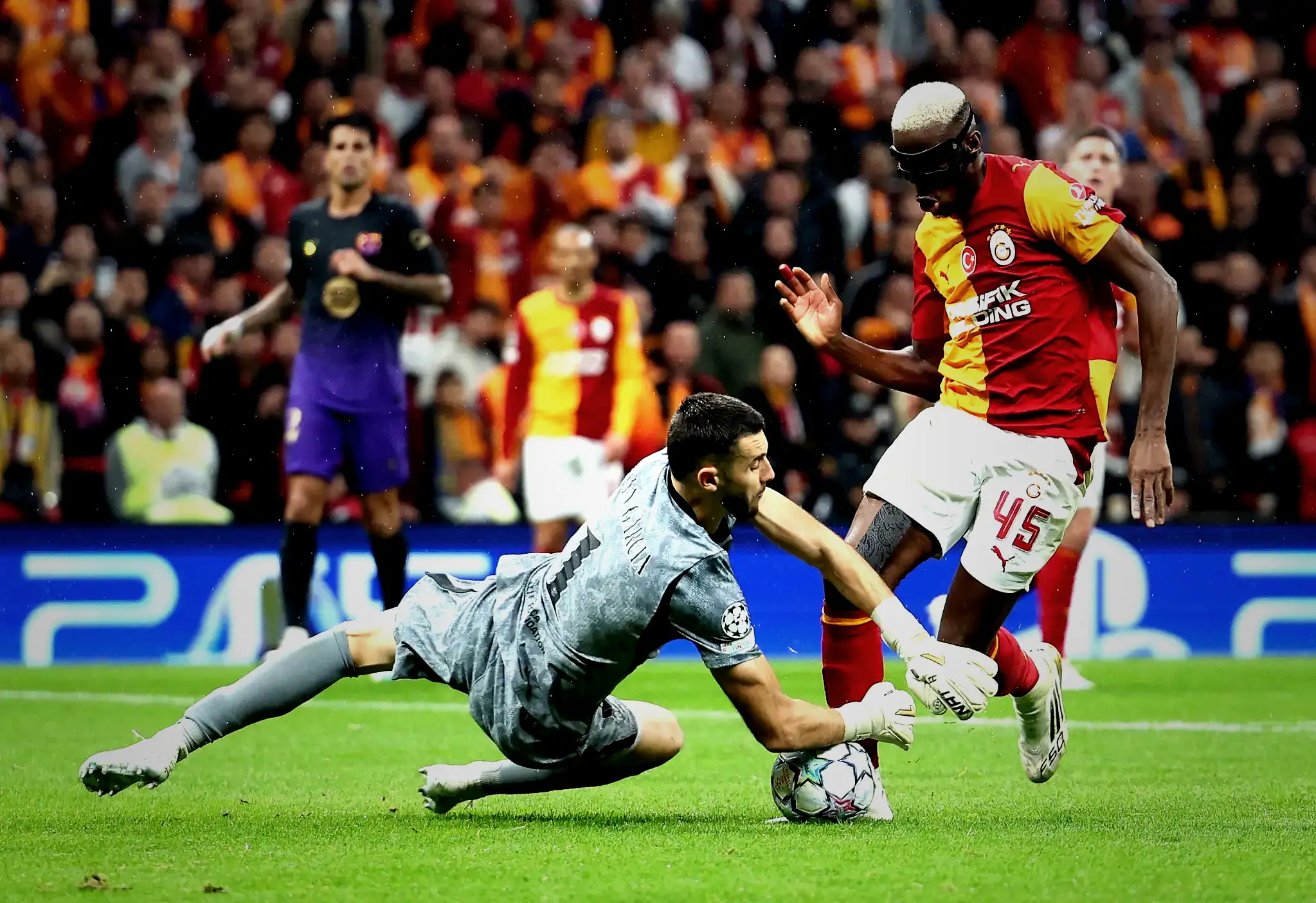 Müelliflerden Galatasaray-Barcelona maçı değerlendirmesi: Jakobs'un stoper başlaması büyük bir dramdır 5 muelliflerden galatasaray barcelona maci degerlendirmesi jakobsun stoper baslamasi buyuk bir dramdir 3