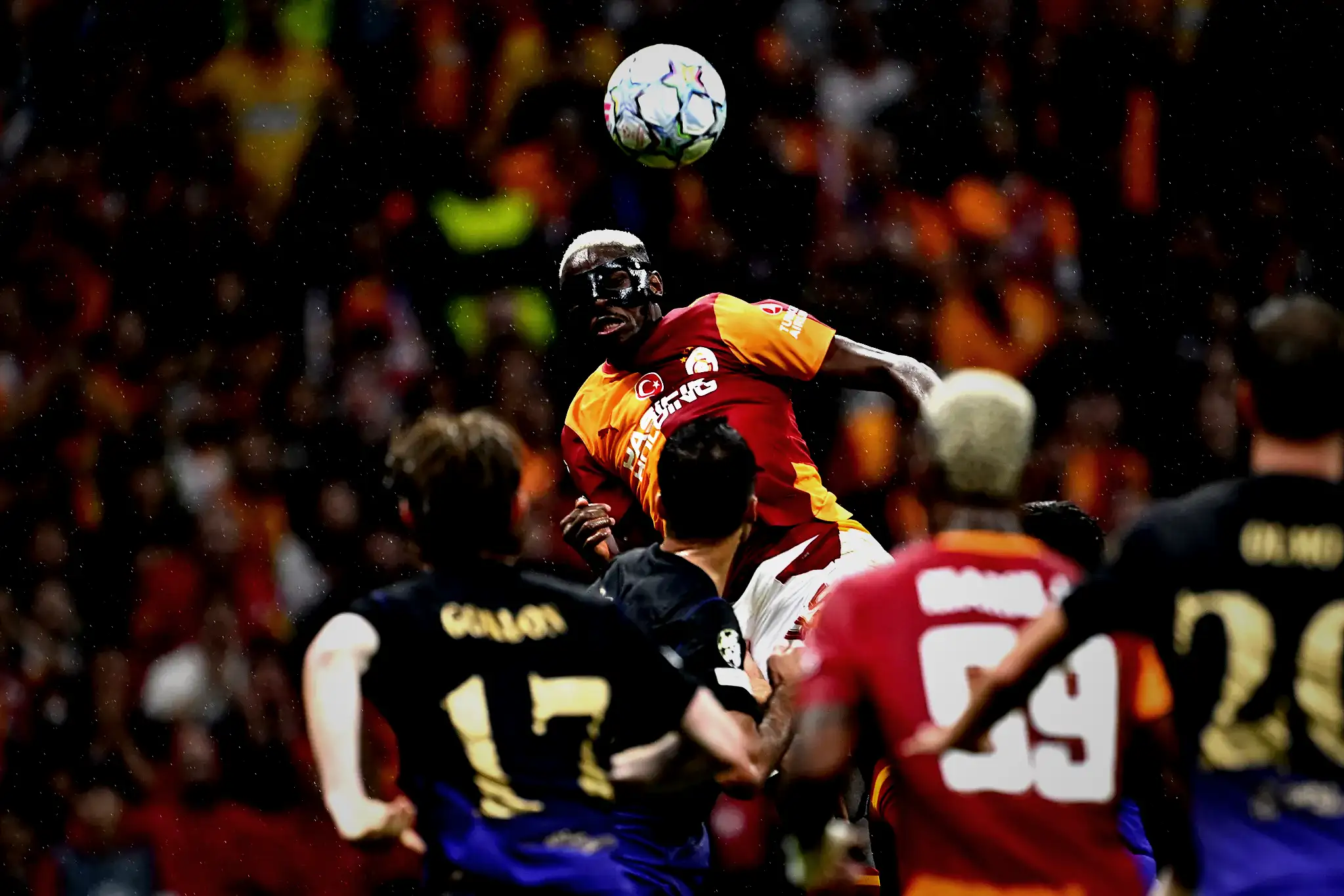 Müelliflerden Galatasaray-Barcelona maçı değerlendirmesi: Jakobs'un stoper başlaması büyük bir dramdır 6 muelliflerden galatasaray barcelona maci degerlendirmesi jakobsun stoper baslamasi buyuk bir dramdir 4