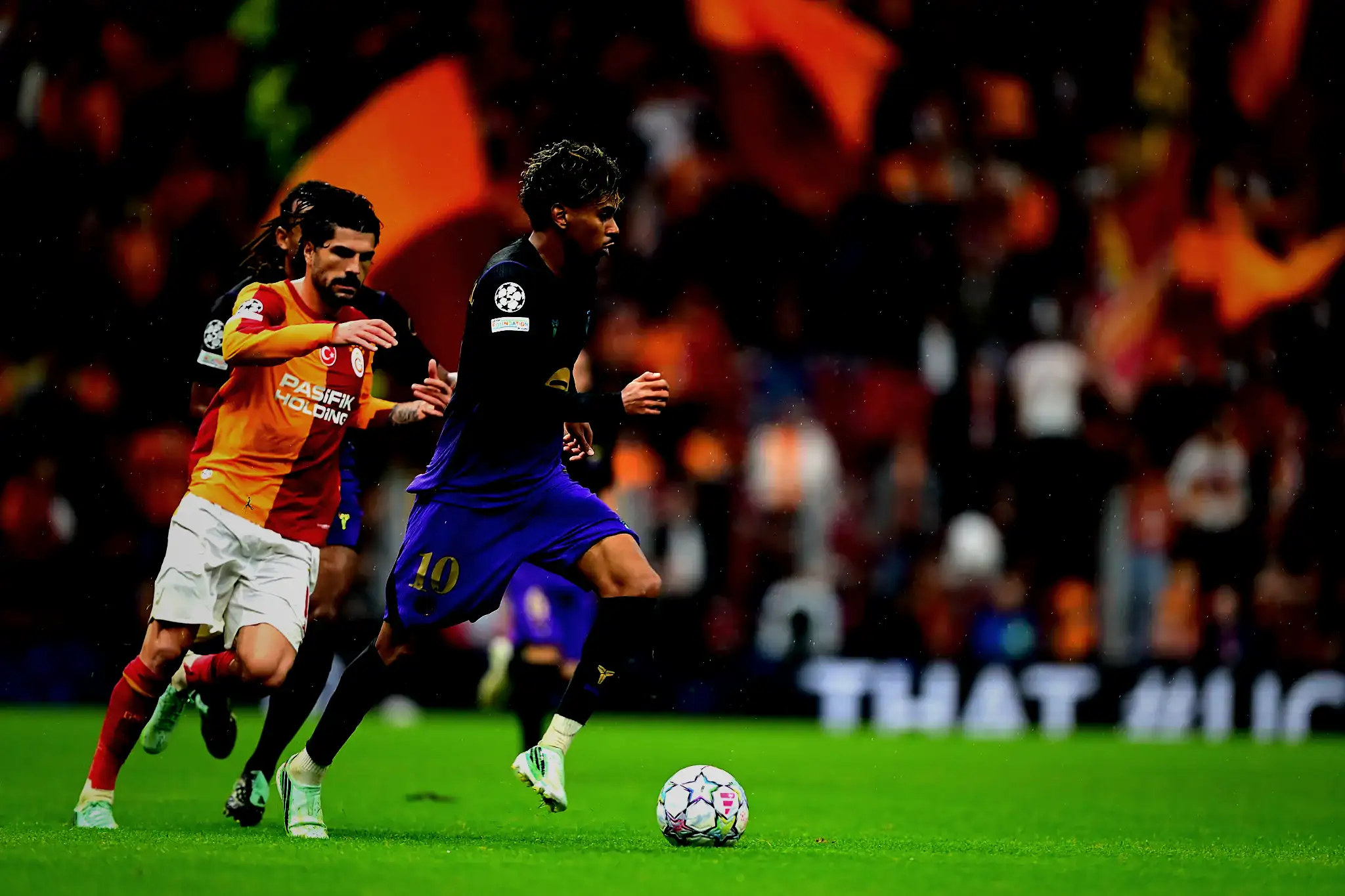Müelliflerden Galatasaray-Barcelona maçı değerlendirmesi: Jakobs'un stoper başlaması büyük bir dramdır 8 muelliflerden galatasaray barcelona maci degerlendirmesi jakobsun stoper baslamasi buyuk bir dramdir 6 grsNJLHD