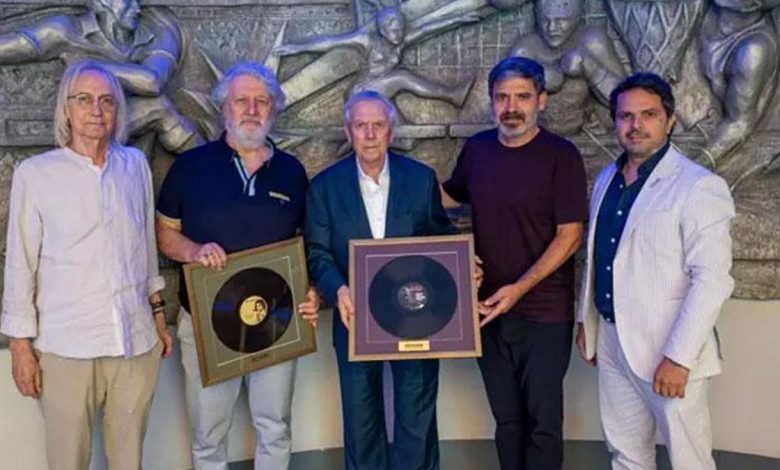 MÜYORBİR'den Aziz Yıldırım'a telif ve stadyumlarda lisanslama ziyareti 1 muyorbirden aziz yildirima telif ve stadyumlarda lisanslama ziyareti 1uDP1WmU