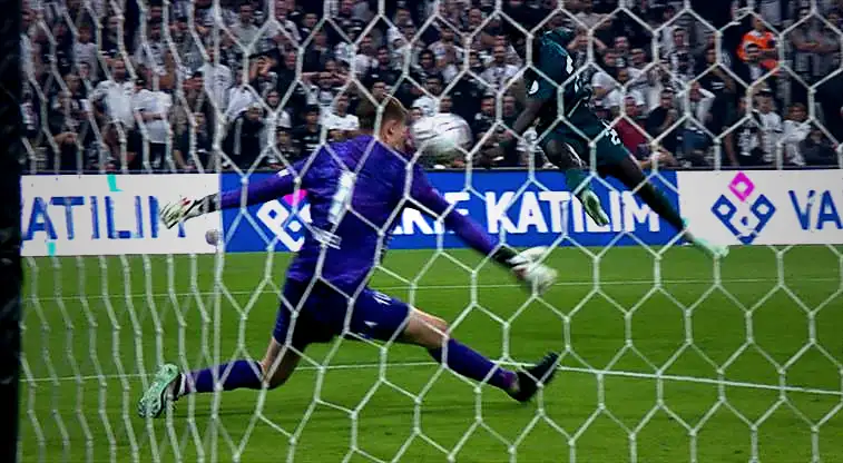 Nübel topu kafasıyla kurtardı, Sissoho'ya geçit vermedi 1 nubel topu kafasiyla kurtardi sissohoya gecit vermedi bWT7IV9z
