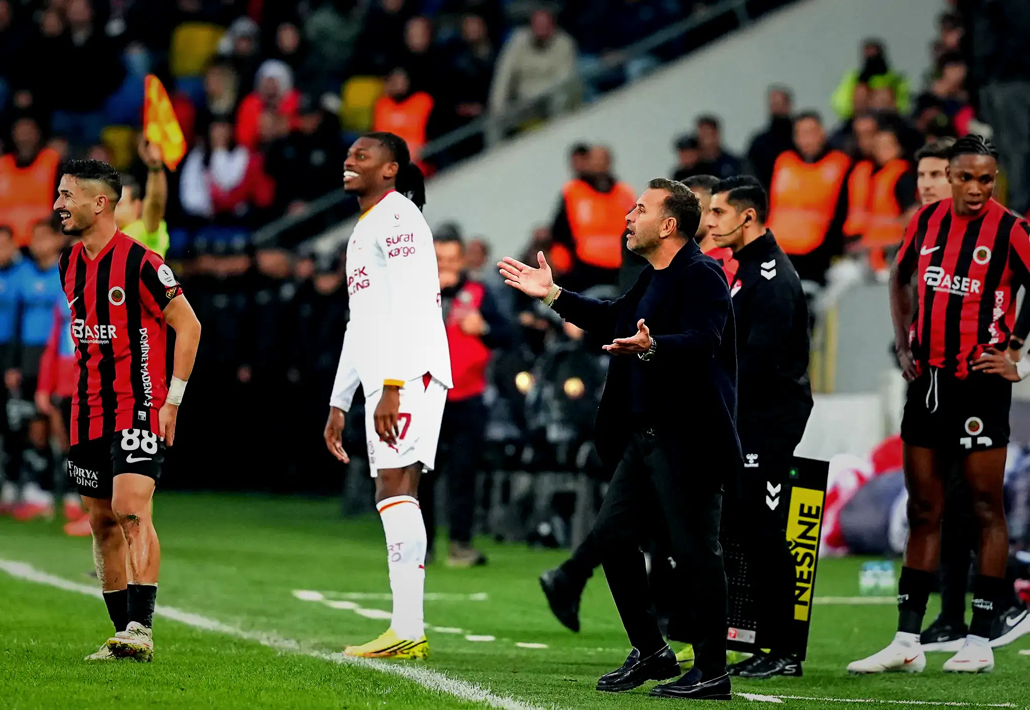 Okan Buruk'tan Galatasaray'a sert uyarı! Lille maçı öncesi soyunma odasında neler yaşandı? 3 okan buruktan galatasaraya sert uyari lille maci oncesi soyunma odasinda neler yasandi 1 C6NvG4jy