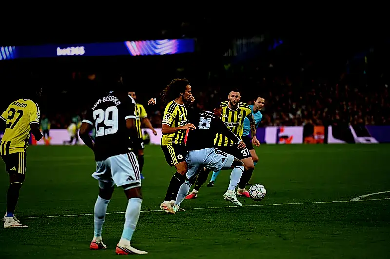 Ömer Üründül'den Aston Villa-Fenerbahçe maçı değerlendirmesi: Bir tek Oğuz Aydın ayakta kaldı 2 omer urundulden aston villa fenerbahce maci degerlendirmesi bir tek oguz aydin ayakta kaldi 0 lwXz4RwY