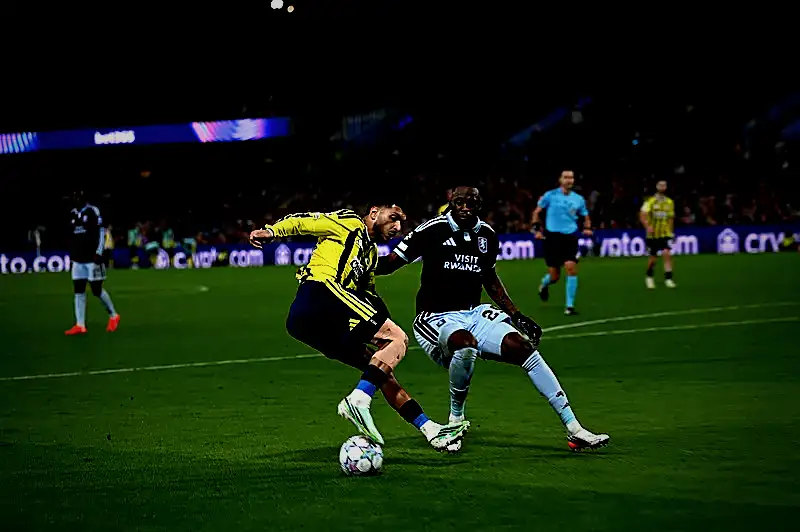 Ömer Üründül'den Aston Villa-Fenerbahçe maçı değerlendirmesi: Bir tek Oğuz Aydın ayakta kaldı 3 omer urundulden aston villa fenerbahce maci degerlendirmesi bir tek oguz aydin ayakta kaldi 1 bVEqiw9R