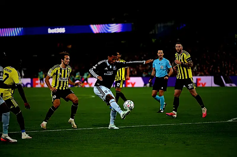 Ömer Üründül'den Aston Villa-Fenerbahçe maçı değerlendirmesi: Bir tek Oğuz Aydın ayakta kaldı 4 omer urundulden aston villa fenerbahce maci degerlendirmesi bir tek oguz aydin ayakta kaldi 2 Xls1OKlz