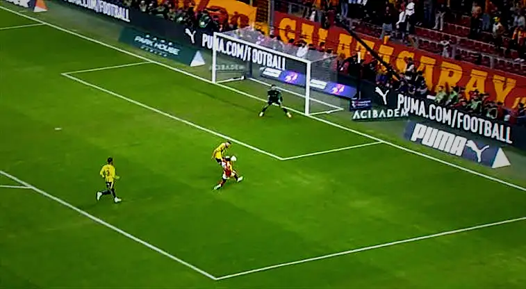 Osimhen çaprazdan vurdu, Ederson çıkarttı! Kritik kurtarış 1 osimhen caprazdan vurdu ederson cikartti kritik kurtaris KhzrBB4k
