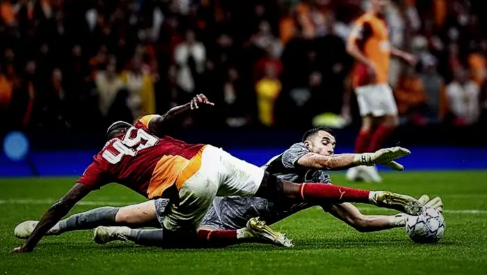 osimhen jorge mendesin agzinin hissesini verdi yakasina yapisti birakmiyor karsiligini verdi 0 1EZiFau4