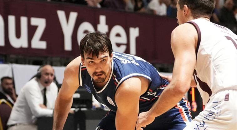 ozet anadolu efes deplasmanda galip ZAJICydF