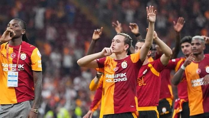 'Pek hoşuma gitmez' Dijku'dan Batrakov sözleri! Galatasaray'ın yeni yıldızını anlattı 4 pek hosuma gitmez dijkudan batrakov sozleri galatasarayin yeni yildizini anlatti 2 IvFIwBTE