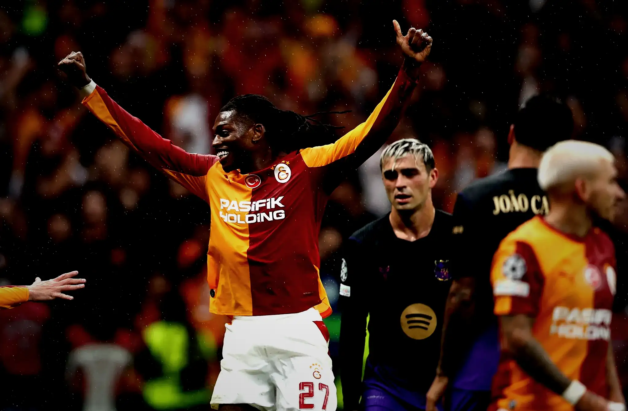 rafael leao hayal kirikligi yaratti barcelona macinda 10 5BfedgVB