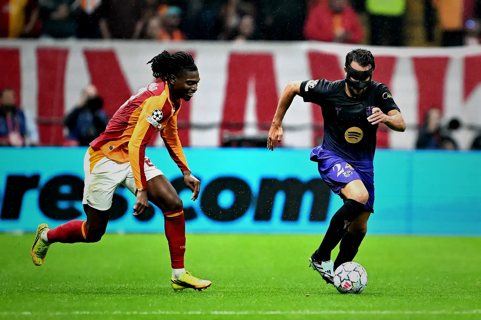rafael leao hayal kirikligi yaratti barcelona macinda 8 fYcIcL8r