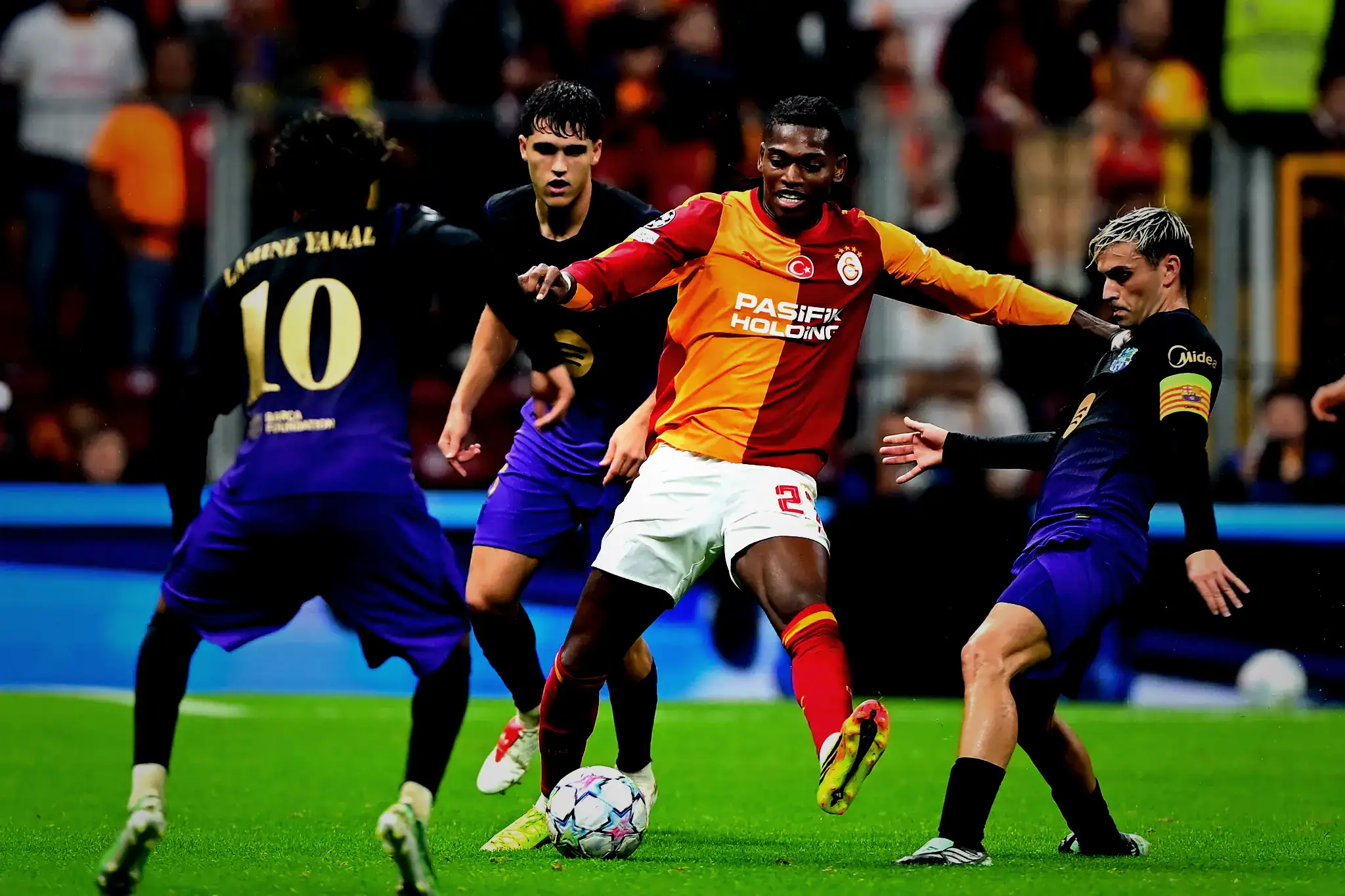rafael leao hayal kirikligi yaratti barcelona macinda 9 gJLOdWaO