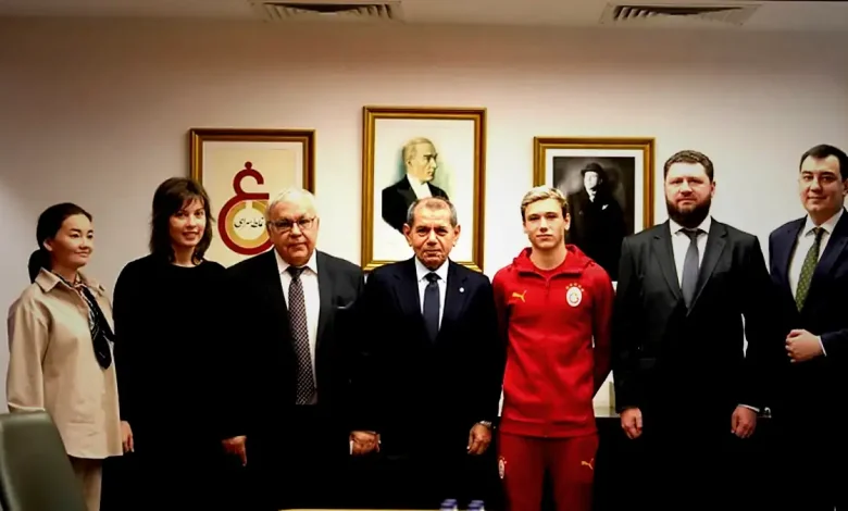 Rus heyetinden Galatasaray Başkanı Dursun Özbek'e ziyaret 1 rus heyetinden galatasaray baskani dursun ozbeke ziyaret zMsjrzec