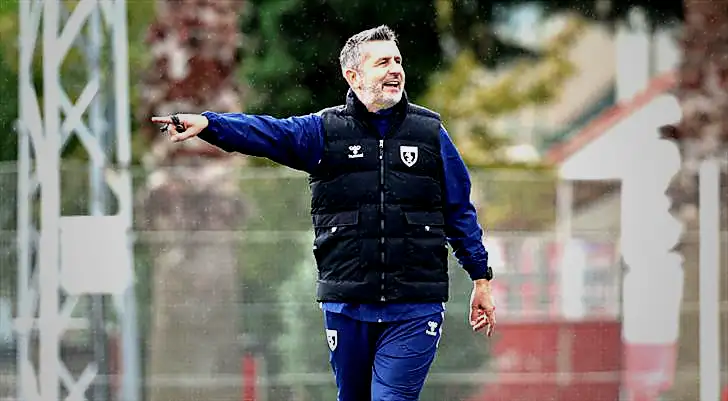 Samsunspor'un yeni teknik direktörü Bjelica ilk antrenmanına çıktı 1 samsunsporun yeni teknik direktoru bjelica ilk antrenmanina cikti EIj9MZS6