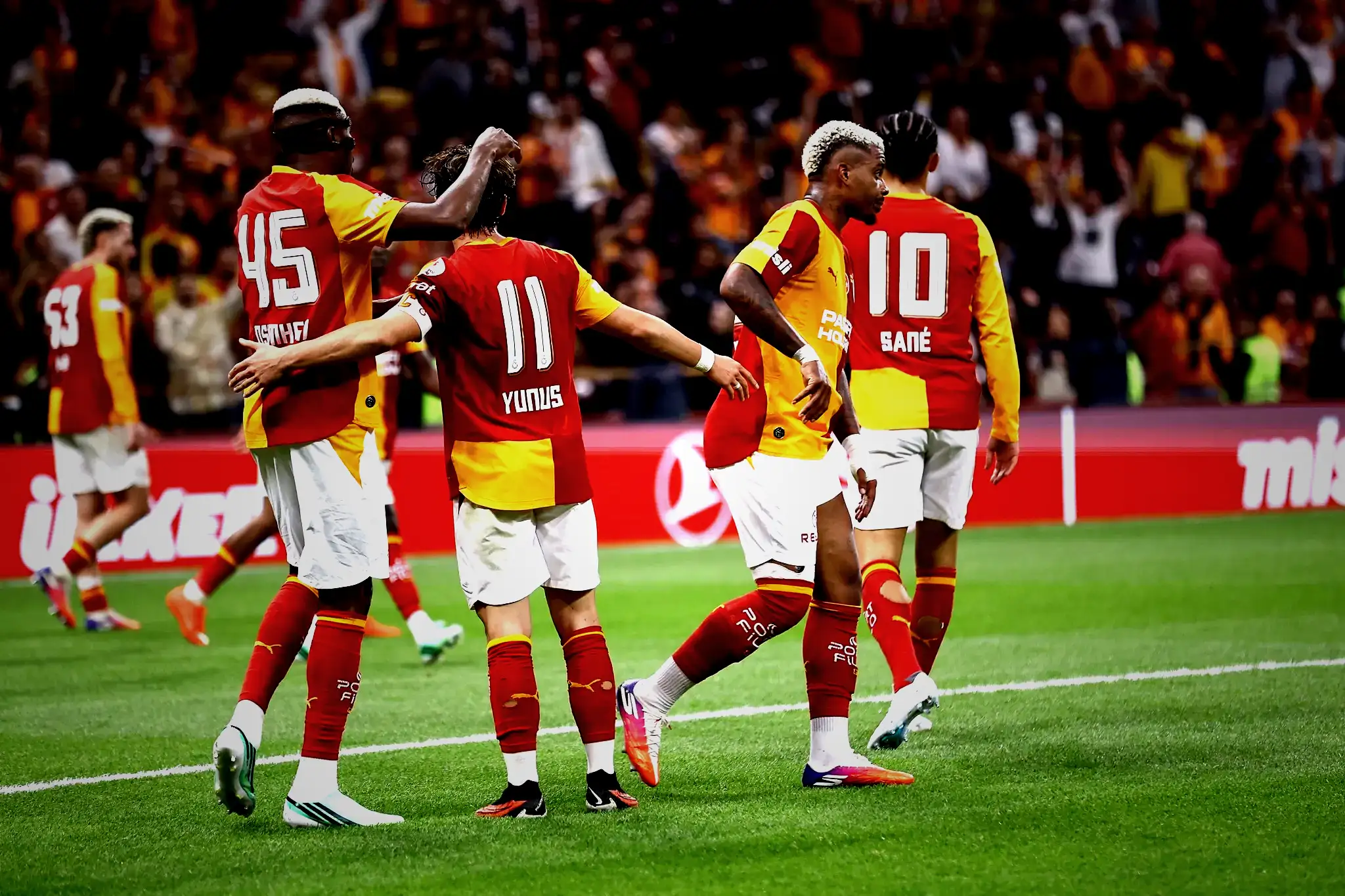 Spor müellifleri Galatasaray'ın dev maçını yorumladı: Barcelona'yı yenmek çok güç lakin imkansız değil! 6 spor muellifleri galatasarayin dev macini yorumladi barcelonayi yenmek cok guc lakin imkansiz degil 4 7jCVwOAO