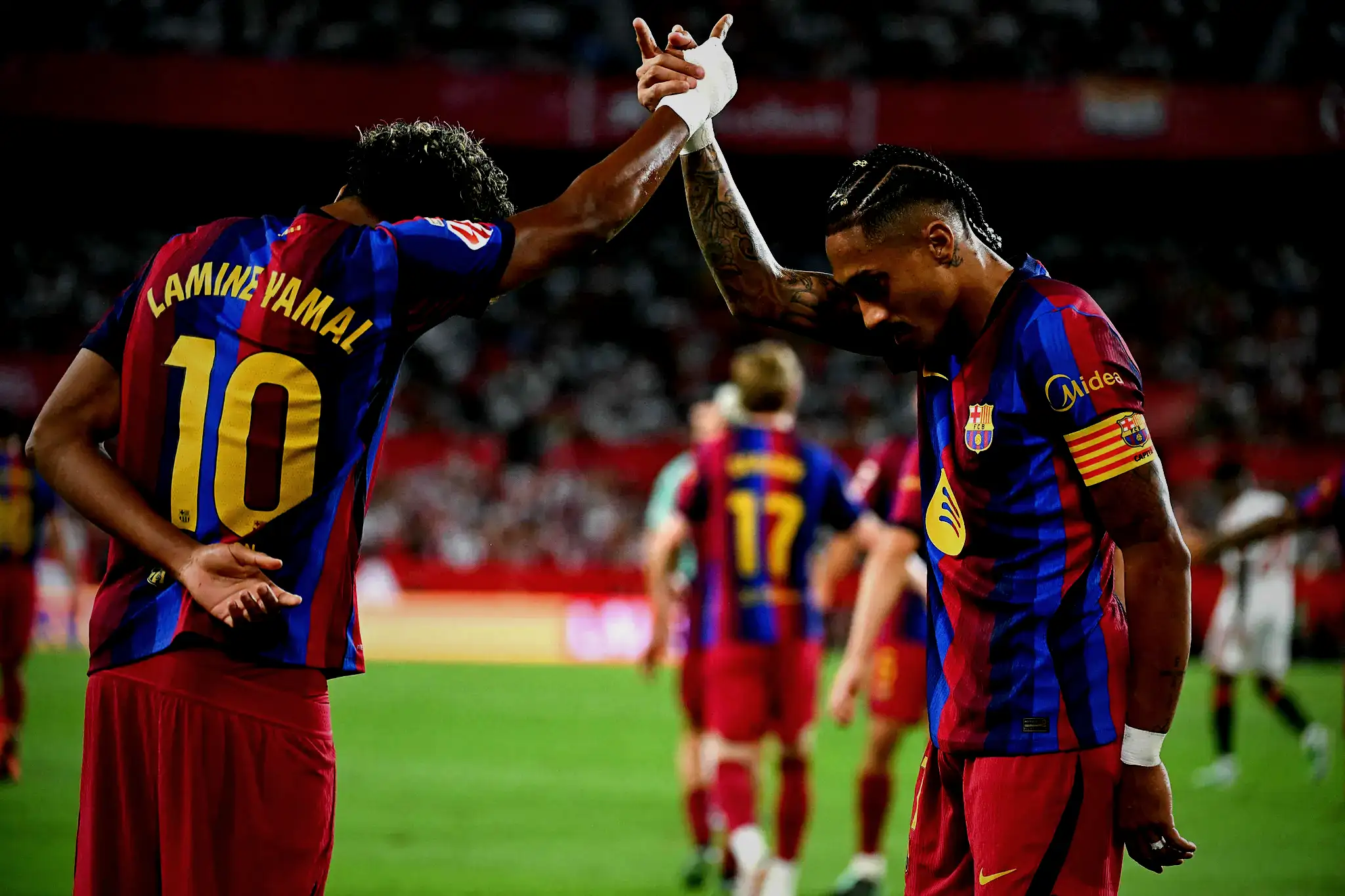 Spor müellifleri Galatasaray'ın dev maçını yorumladı: Barcelona'yı yenmek çok güç lakin imkansız değil! 9 spor muellifleri galatasarayin dev macini yorumladi barcelonayi yenmek cok guc lakin imkansiz degil 7 YC45FS6O