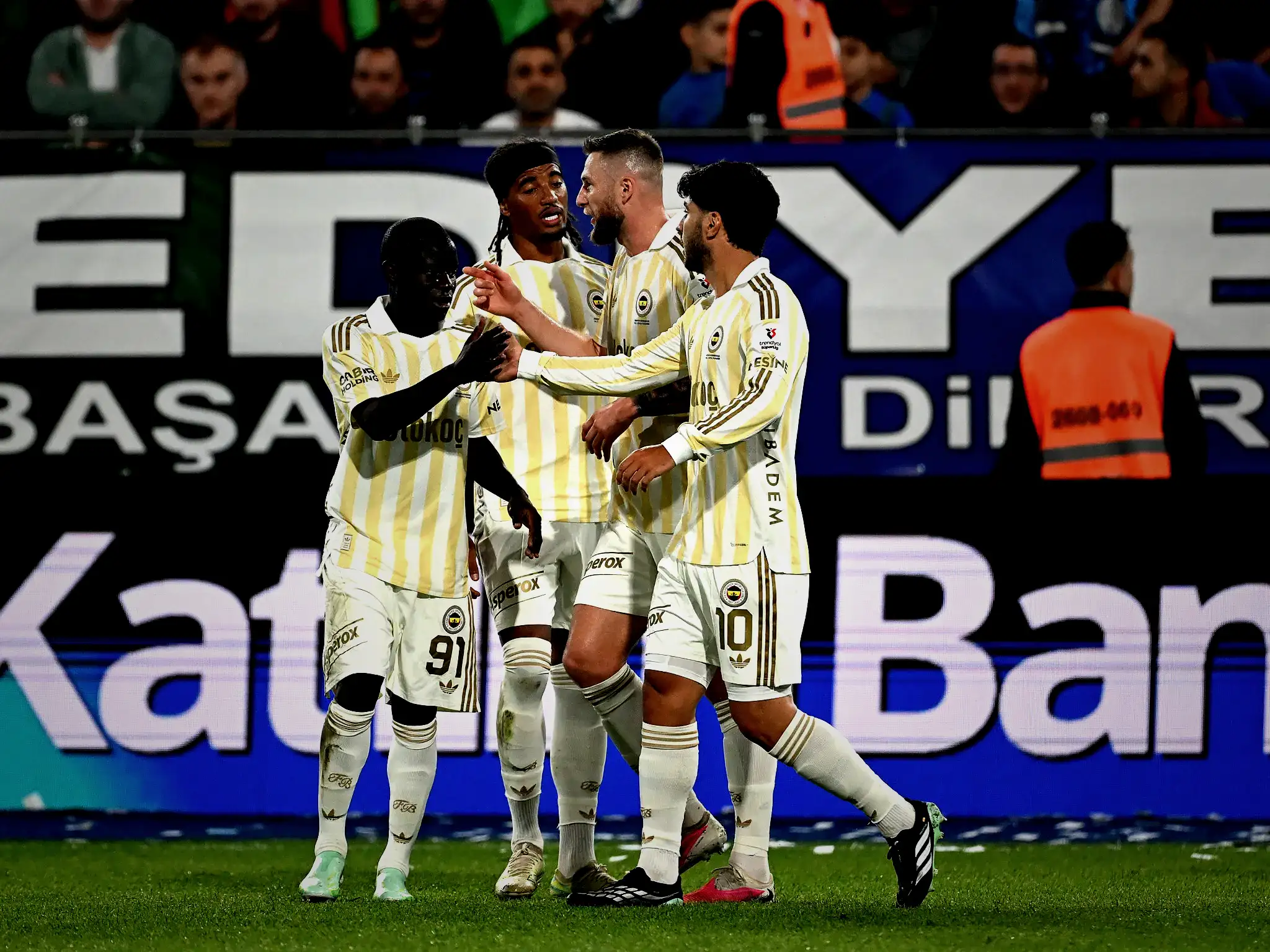 Spor muharrirleri Çaykur Rizespor-Fenerbahçe maçını değerlendirdi! 5 spor muharrirleri caykur rizespor fenerbahce macini degerlendirdi 3 8ZRZLSlg