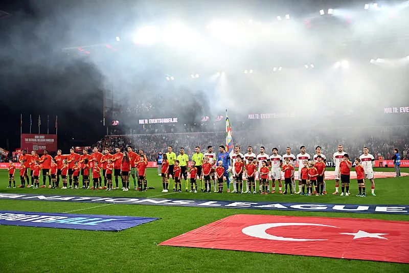Spor muharrirlerinden Belçika-Türkiye maçı yorumu! "Montella'nın elinde eriyip gidiyor" 13 spor muharrirlerinden belcika turkiye maci yorumu montellanin elinde eriyip gidiyor 11 ReC4n2k7