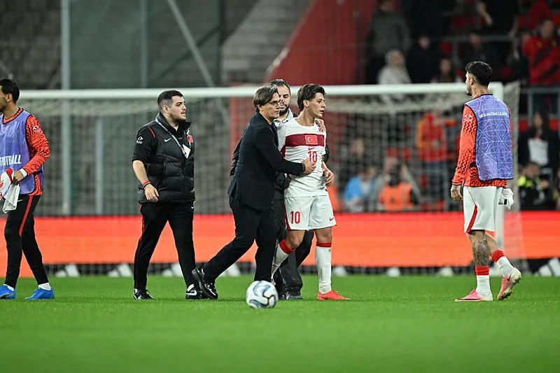 Spor muharrirlerinden Belçika-Türkiye maçı yorumu! "Montella'nın elinde eriyip gidiyor" 5 spor muharrirlerinden belcika turkiye maci yorumu montellanin elinde eriyip gidiyor 3 dXfHDNhQ