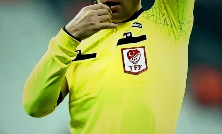 Süper Lig'de 8. haftanın hakemleri açıklandı! Trabzonspor-Beşiktaş maçının hakemi... 1 super ligde 8 haftanin hakemleri aciklandi trabzonspor besiktas macinin hakemi NhLFad6Y