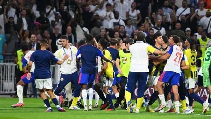 top uefada guendouzi ve greenwooda istenen cezalar asik r oldu lyonun basi belada 1 CP8gsevl