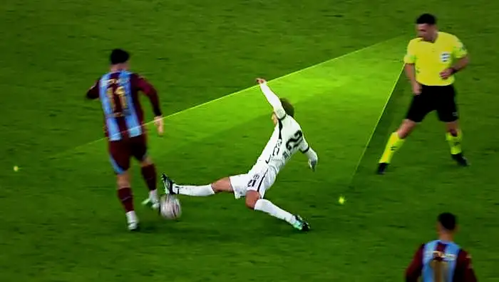 Trabzonspor - Beşiktaş derbisinde penaltı ve kırmızı kart tartışması: 'Verse hürmet duyardık' 9 trabzonspor besiktas derbisinde penalti ve kirmizi kart tartismasi verse hurmet duyardik 7 HMcJKFOw