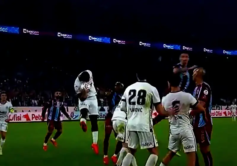 Trabzonspor, Beşiktaş karşısında penaltı bekledi! İşte o konum 3 trabzonspor besiktas karsisinda penalti bekledi iste o konum 1 uPw8kBFB