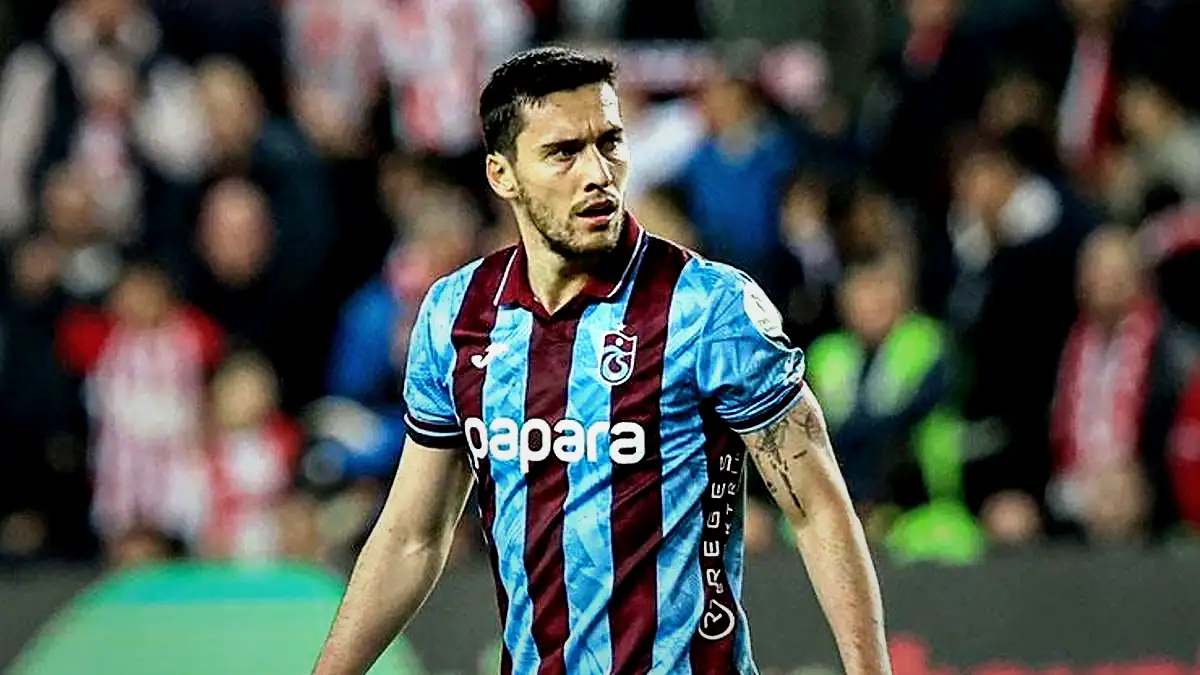 Trabzonspor'da veda vakti! Ayrılacak birinci isim aşikâr oldu 11 trabzonsporda veda vakti ayrilacak birinci isim asik r oldu FX3QYpLz