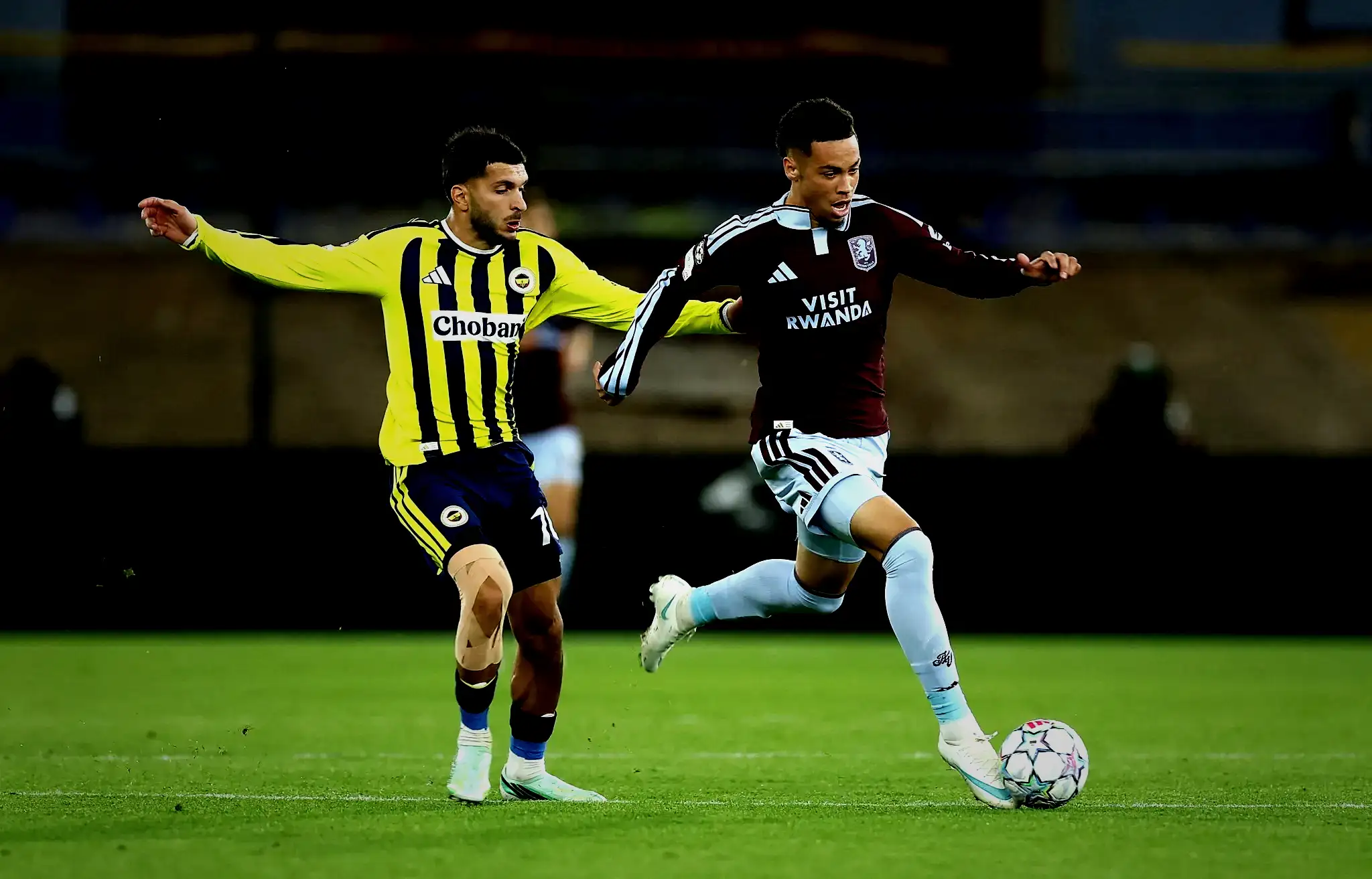TRANSFER HABERİ: Aston Villa'dan Fenerbahçeli yıldıza kanca! Oynadığı futbolla hayran bıraktı 15 transfer haberi aston villadan fenerbahceli yildiza kanca oynadigi futbolla hayran birakti 13 XqzlTAd7