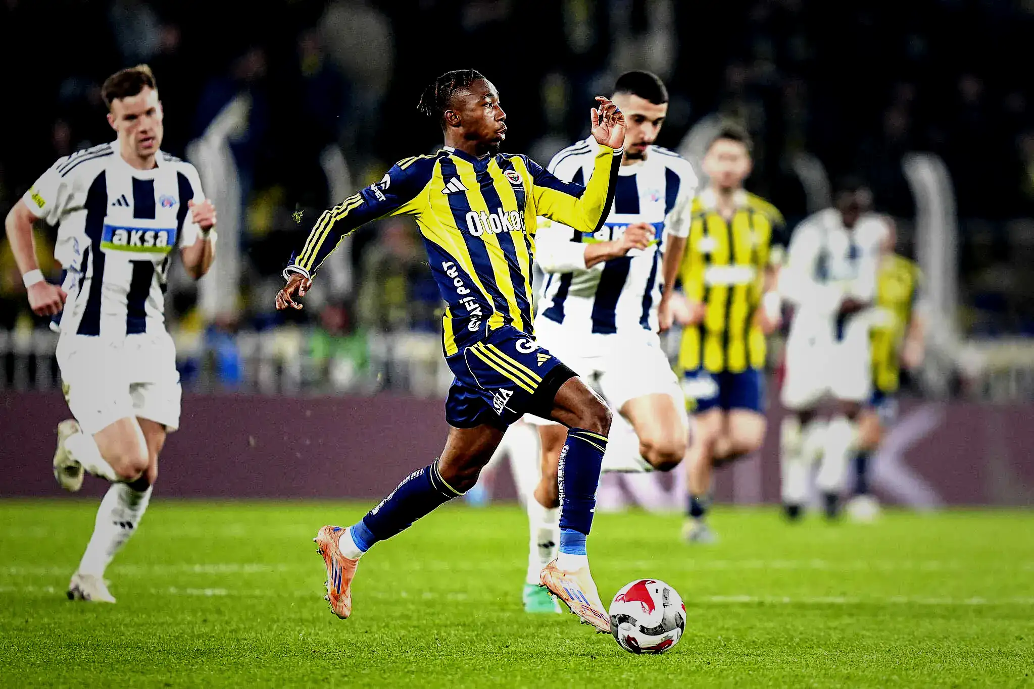 transfer haberi fenerbahcede flas ayrilik karari menajeriyle gorustu ve 7 Y9XFEpBy