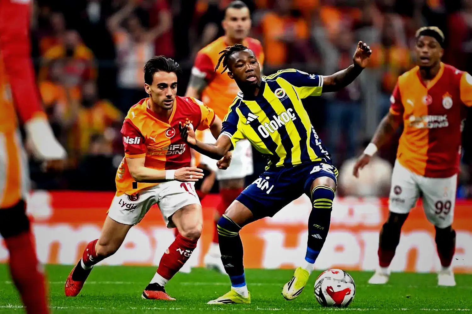 transfer haberi fenerbahcede flas ayrilik karari menajeriyle gorustu ve 9