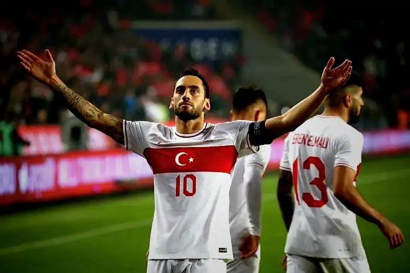 TRANSFER HABERİ: Fenerbahçe'den Hakan Çalhanoğlu bombası! 4 transfer haberi fenerbahceden hakan calhanoglu bombasi 2