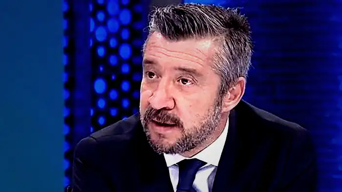 Tümer Metin'den Galatasaraylı yıldıza sert tepki! 'Ben olsam gırtlağına yapışırım' 2 tumer metinden galatasarayli yildiza sert tepki ben olsam girtlagina yapisirim 0 CPXiDJYY