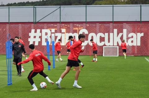 Ümit Ulusal Ekibimiz, Macaristan Maçı Hazırlıklarına Riva'da Başladı 20 umit ulusal ekibimiz macaristan maci hazirliklarina rivada basladi 18