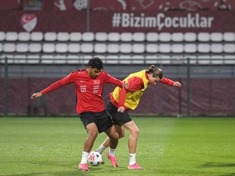 Ümit Ulusal Ekibimiz, Macaristan Maçı Hazırlıklarına Riva'da Başladı 26 umit ulusal ekibimiz macaristan maci hazirliklarina rivada basladi 24 7gjglGbF