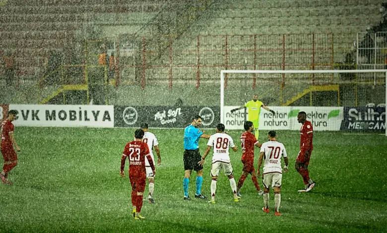 Ümraniyespor-Boluspor maçı yağmur sebebiyle ertelendi! 1 umraniyespor boluspor maci yagmur sebebiyle ertelendi yRueClrp