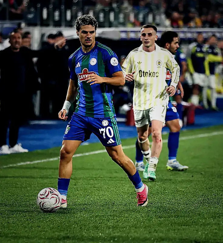 Usta müelliften Fenerbahçeli yıldıza eleştiri! "Rizesporlu bir oyuncu üzere oynadı" 11 usta muelliften fenerbahceli yildiza elestiri rizesporlu bir oyuncu uzere oynadi 9 kp7MrYLg