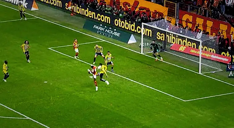 Victor Osimhen'in estetik vuruşu kaleyi bulmadı! 1 victor osimhenin estetik vurusu kaleyi bulmadi