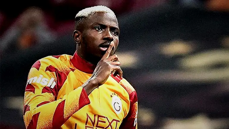 yildiz oyuncu kirmizi kart gordu galatasaray 10 kisi kaldi 0